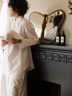 Unique Butterfly-Shaped Mirror with Solid Wood Frame - Hand-Cut Glass Design for Elegant Home Décor hrn-5268