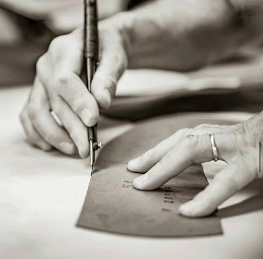 Stylish Ash Wood Chair with Synthetic Leather Upholstery – Modern Comfort for Your Home or Office hrn-5270