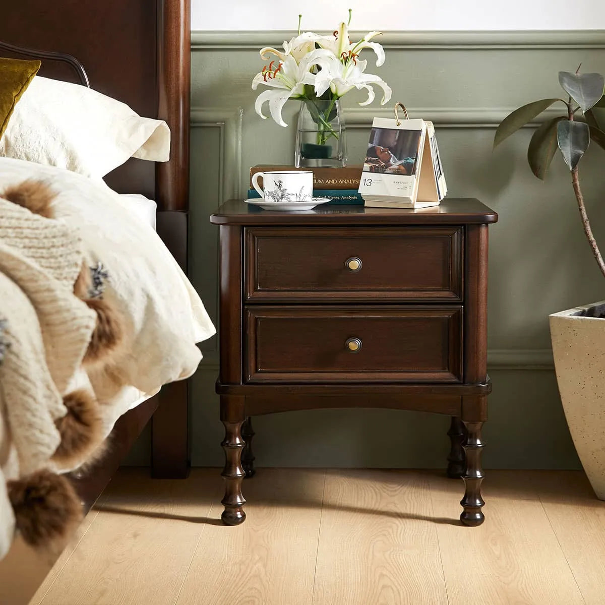 Classic Nightstand Crafted from Chinese Tulipwood for Elegant Bedroom Décor hsmjx-4170