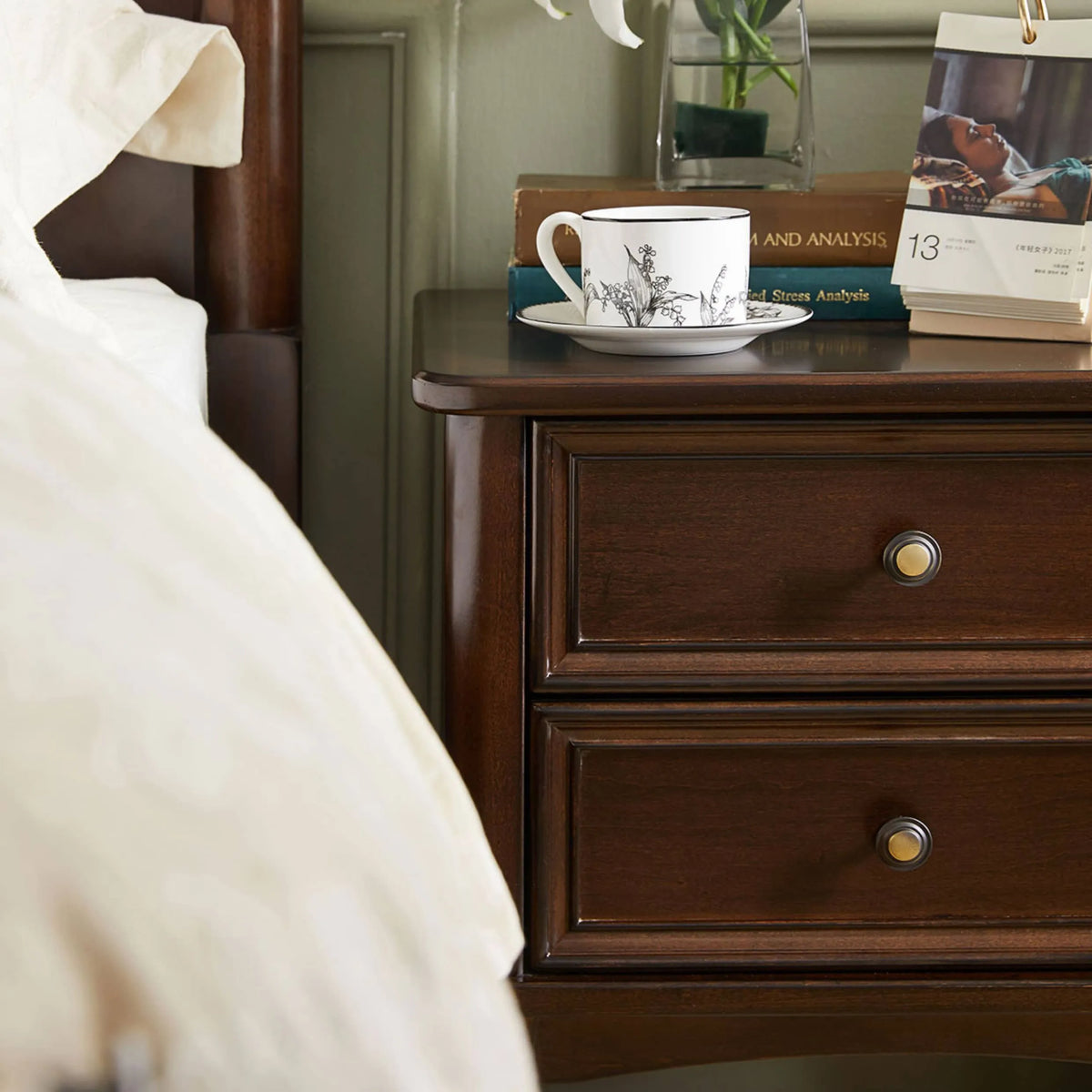 Classic Nightstand Crafted from Chinese Tulipwood for Elegant Bedroom Décor hsmjx-4170