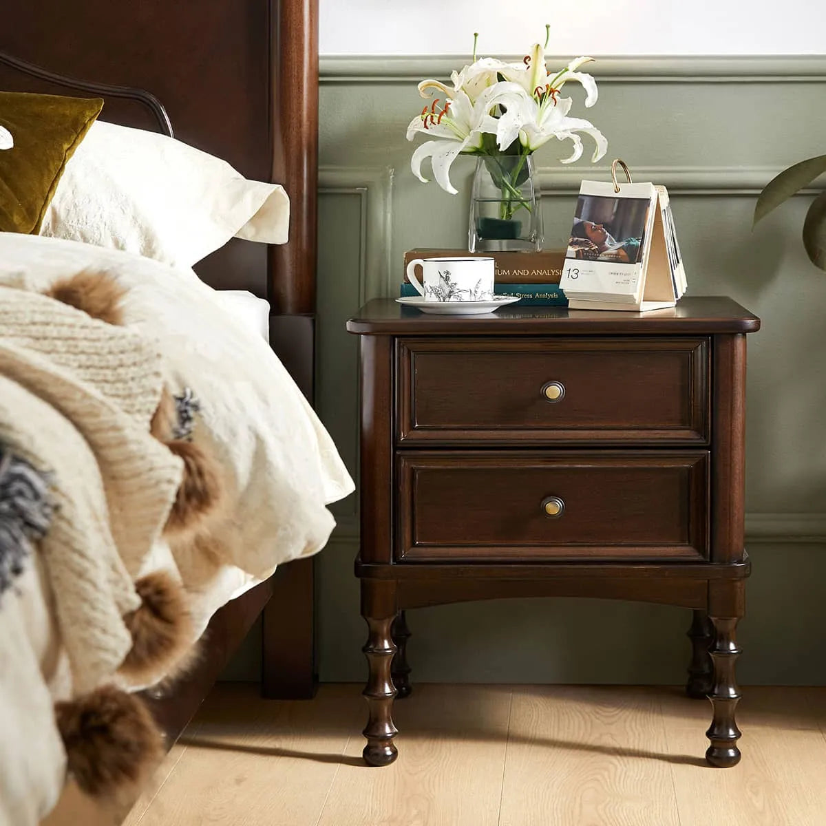 Classic Nightstand Crafted from Chinese Tulipwood for Elegant Bedroom Décor hsmjx-4170