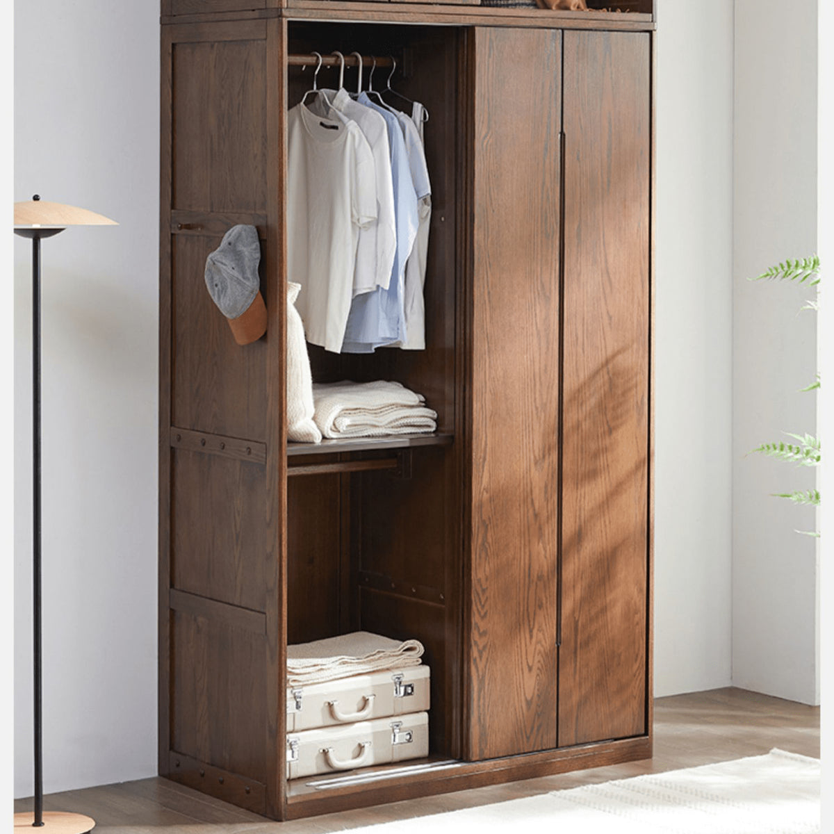 Sleek Brown Oak Cabinet with Durable Tung Wood and Metal Accents hym-481