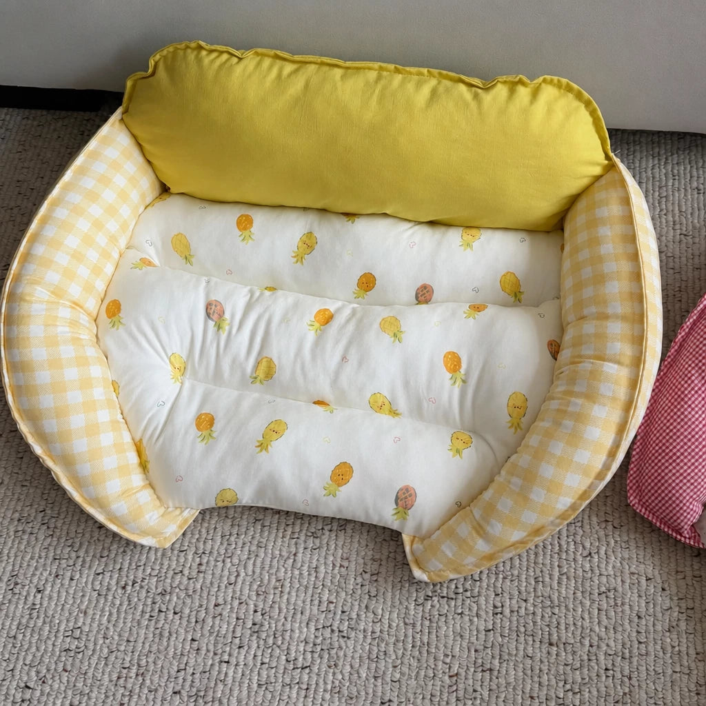 Reversible Curved Polyester Pet Bed for Small Dogs and Cats