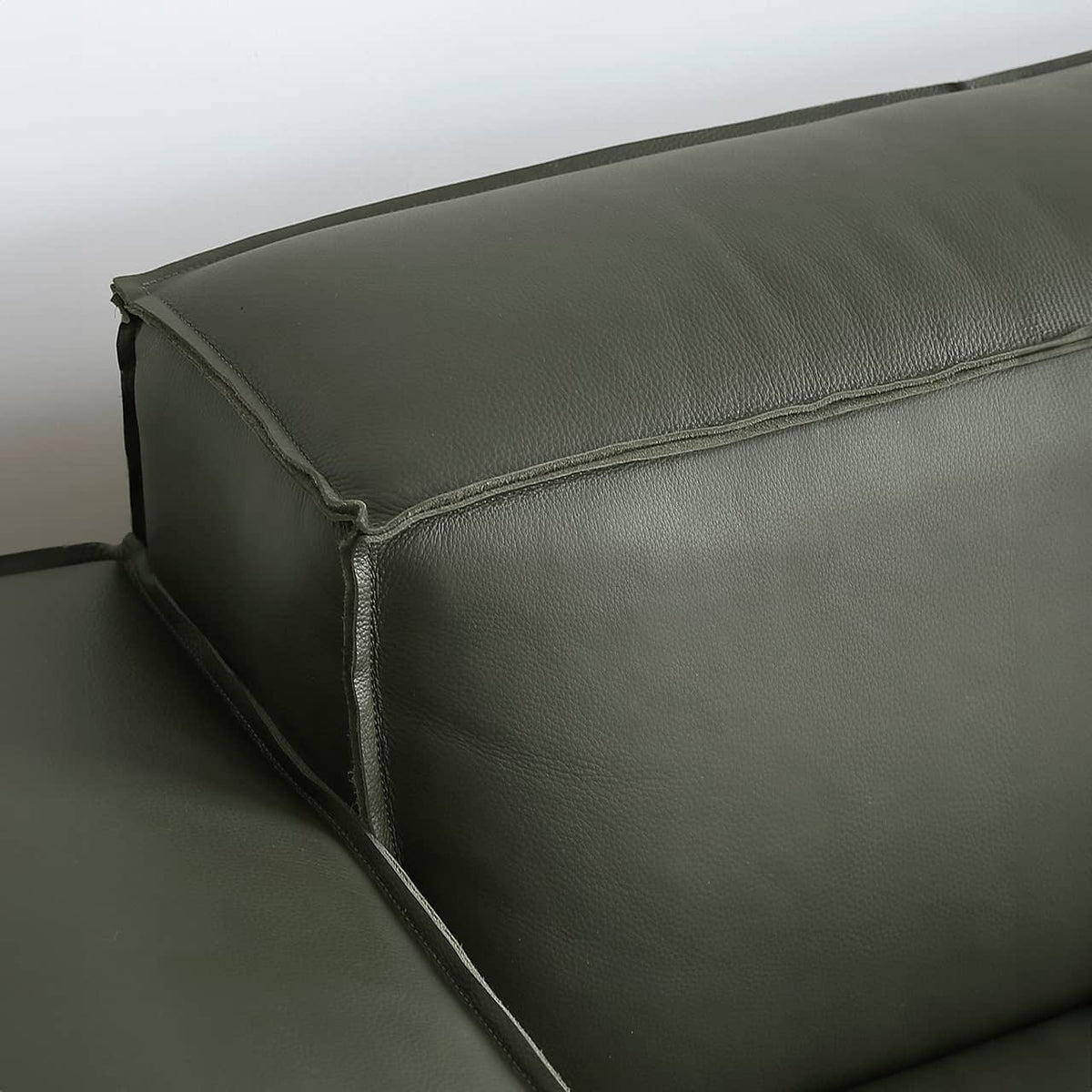 Luxurious Dark Green Pine Leather Sofa with Plush Down Cushions my-368