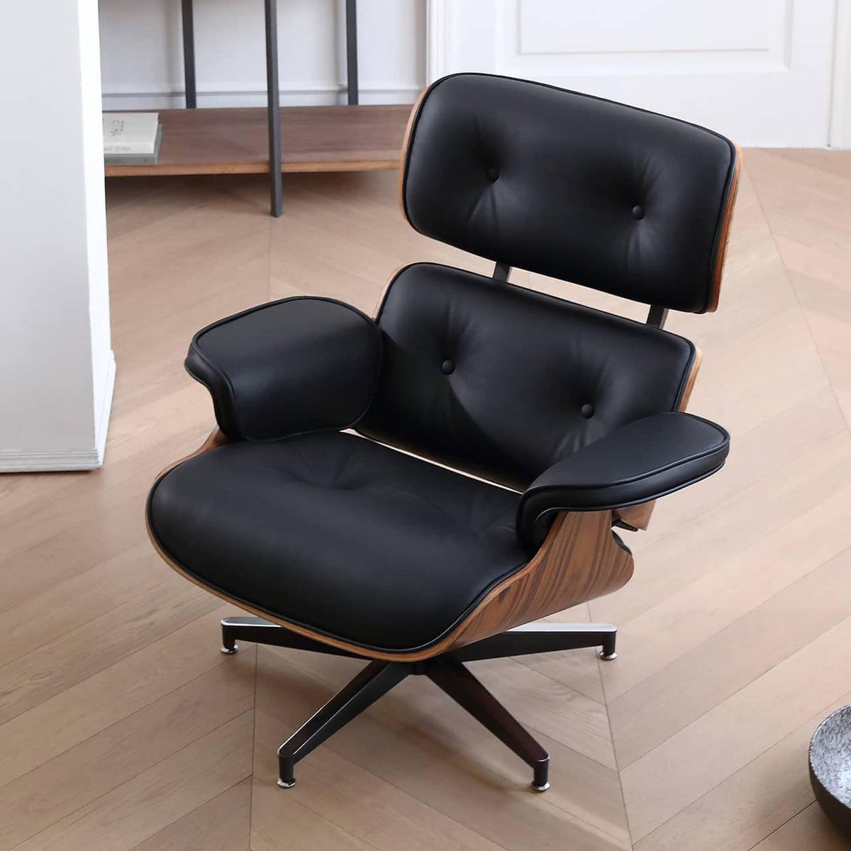 Luxurious Black Leather Executive Chair with Multi-Layer Support my-383