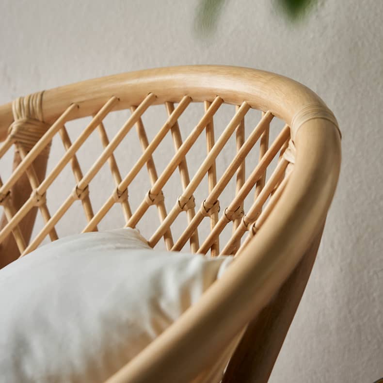 Elegant Rattan Chair with Natural Wood Finish and Plush Cotton-Ramie Cushion tzm-530