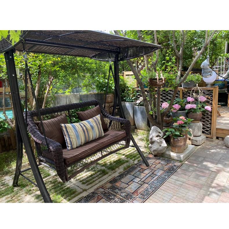 Stylish Outdoor Swing Chair in Brown PE Rattan with Sturdy Galvanized Steel Frame zy-154